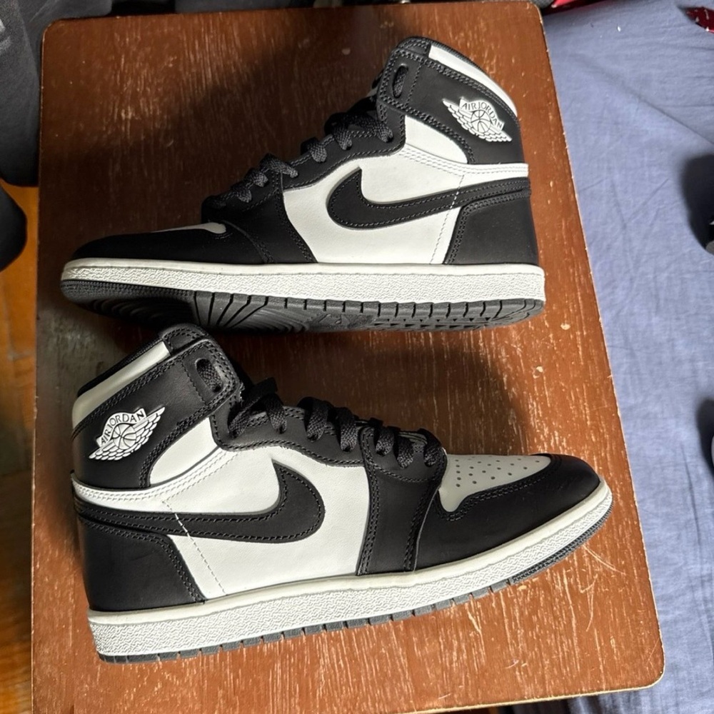 Nike Mens Air Jordan 1 Retro High 85 OG Black White